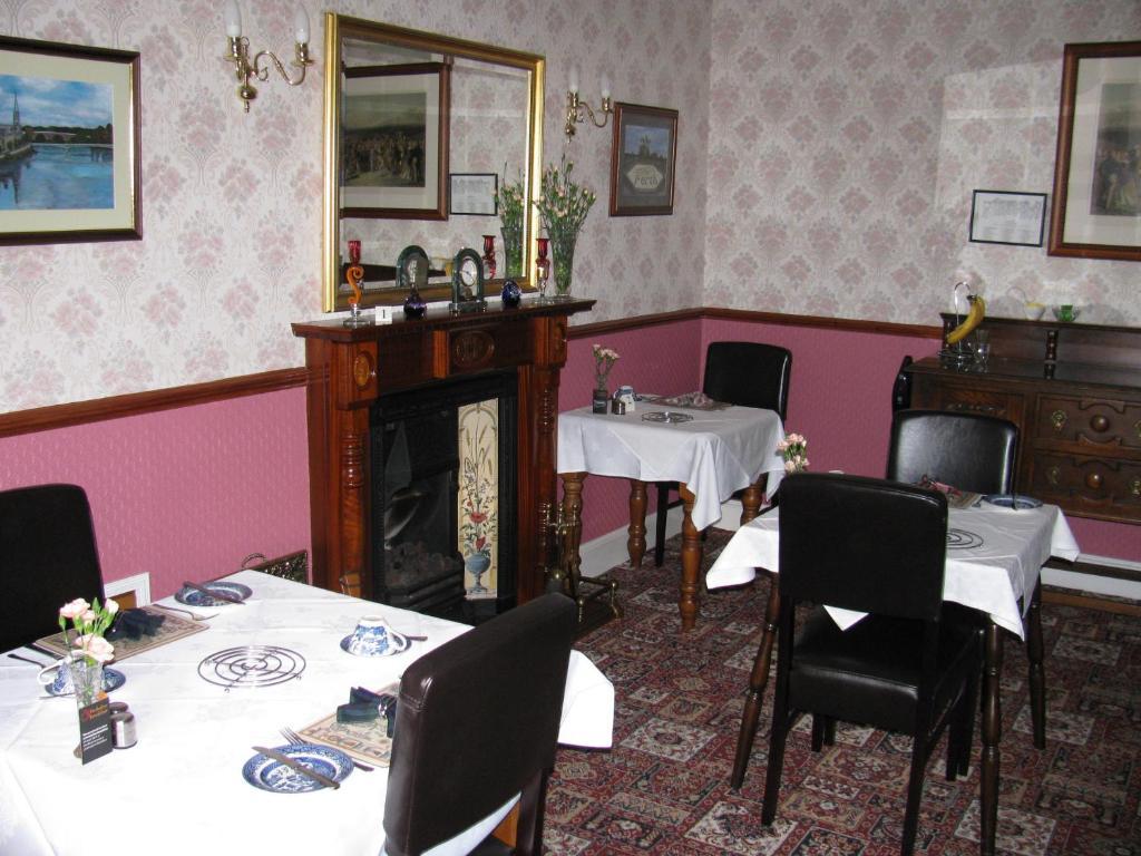 Almond Villa Guest House Perth Esterno foto