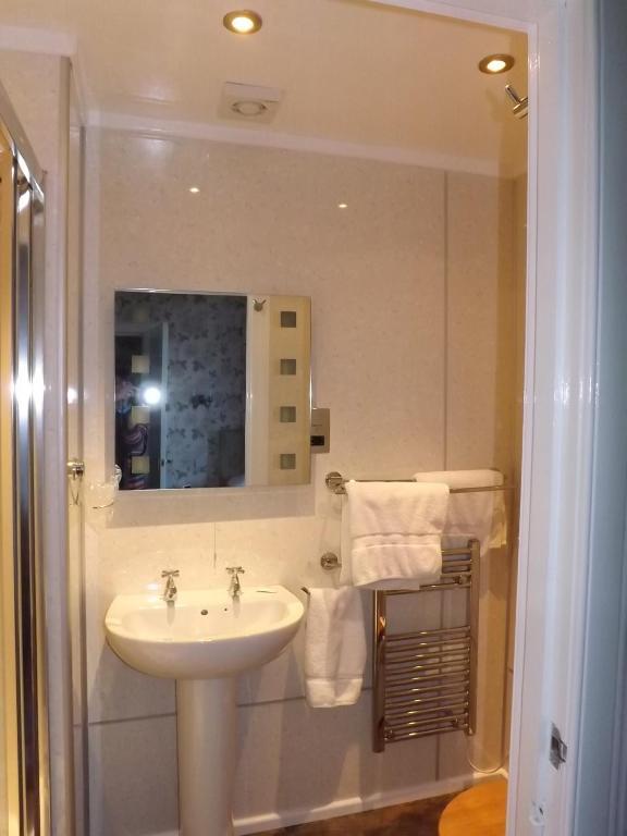 Almond Villa Guest House Perth Esterno foto
